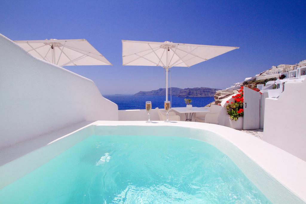 Lily - Junior Cave Suite with Hot Tub and Caldera View